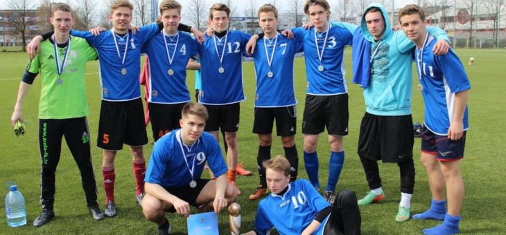 Apsveicam Rīgas Valsts 1. ģimnāzijas futbola komandu ar uzvaru Rīgas skolu finālsacensībās  vecāko klašu grupā.